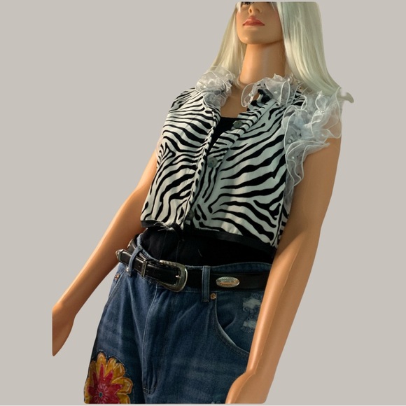 Zebra Print Ruffle Sleeve Blouse - Picture 3 of 16